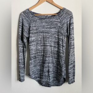 Athleta grey long sleeve workout shirt